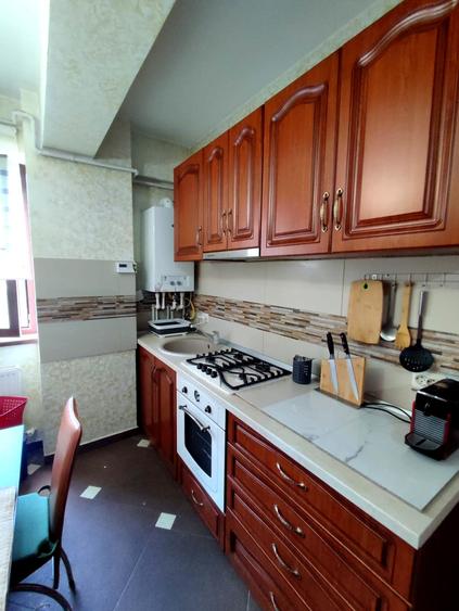 Apartament cu 3 camere decomandat, mobilat în Aleea Tudor Neculai