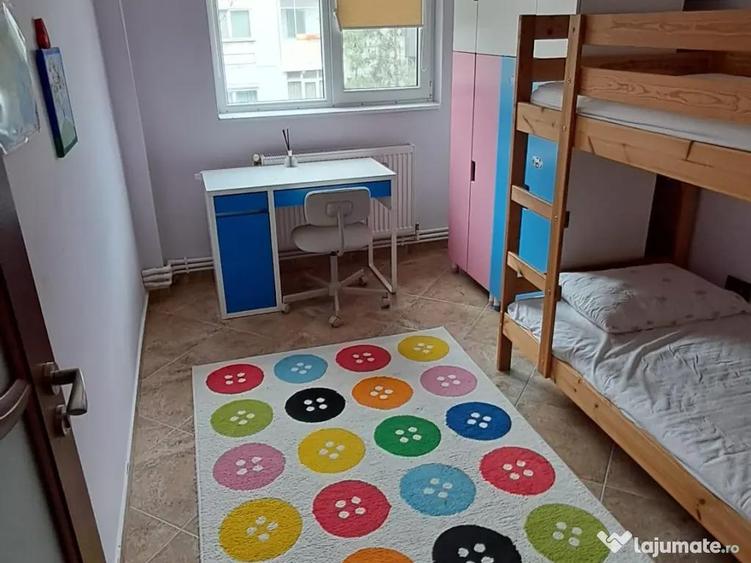 Apartament cu 3 camere decomandat în Micro 17