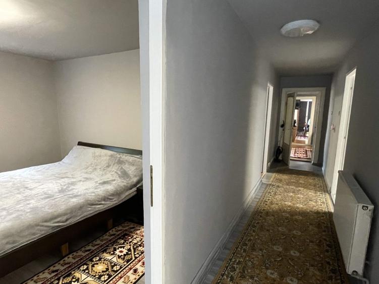 Casă individuală cu 5 camere cu Canalizare în Central