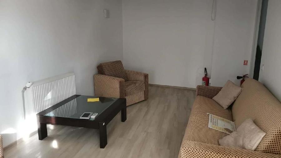 Casă individuală cu 10 camere cu Teren 200 Mp în Central