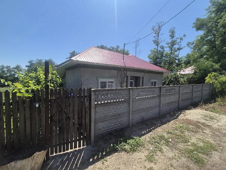 Casă cu 6 camere cu Teren 1800 Mp în Coconi