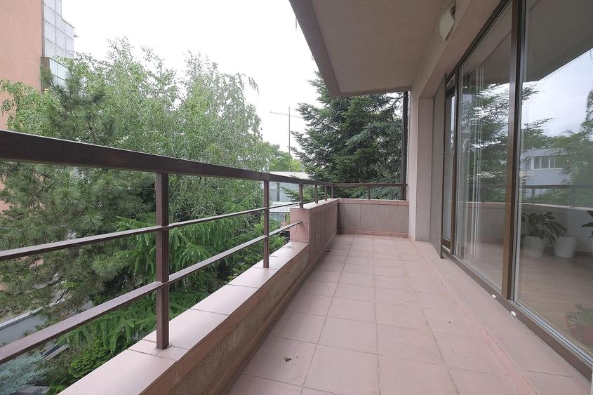 Apartament cu 4 camere decomandat, mobilat în Herăstrău