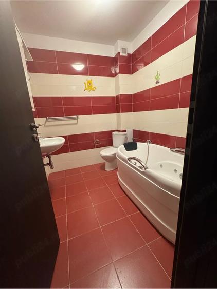 Apartament cu 3 camere semidecomandat în Herăstrău