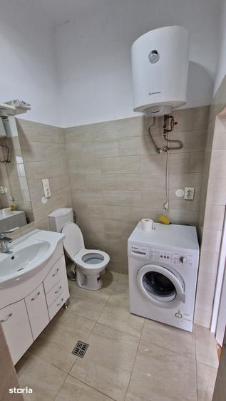 Casă cu 8 camere cu Teren 3651 Mp în Giulvăz