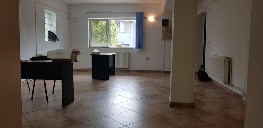Casă individuală cu 5 camere cu Teren 390 Mp în Mihai Bravu