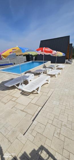 Casă cu 9 camere cu Teren 6600 Mp în Sânmartin