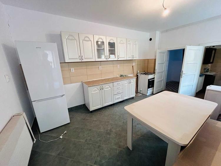 Casă cu 3 camere în Central