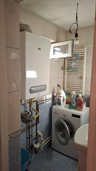 Apartament cu 3 camere decomandat în Bârzești