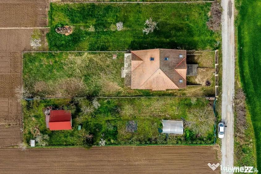 Casă cu 6 camere cu Teren 831 Mp în Zimandcuz