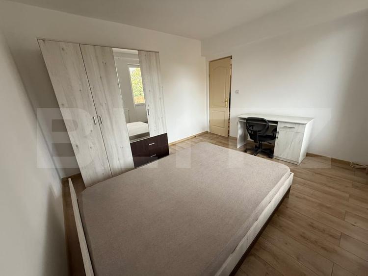 Apartament cu 3 camere semidecomandat, mobilat în Zorilor