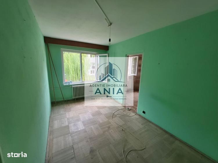 Apartament cu 3 camere semidecomandat în Central