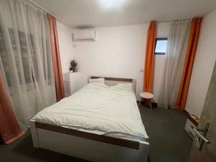 Casă individuală cu 6 camere cu Canalizare în Central