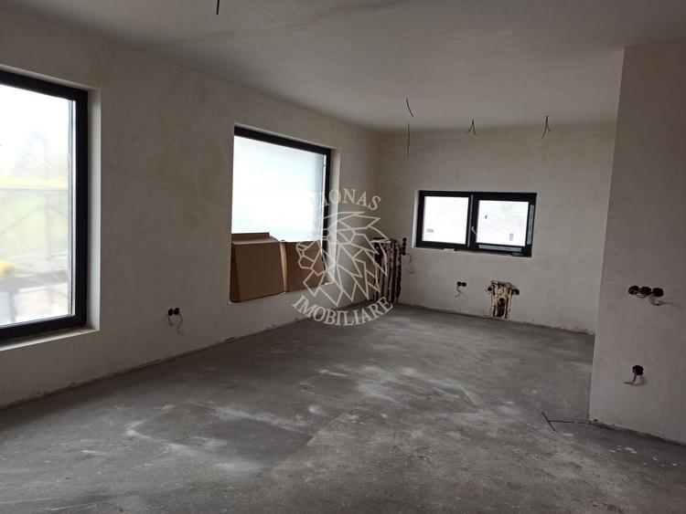 Apartament cu 3 camere decomandat în Vest
