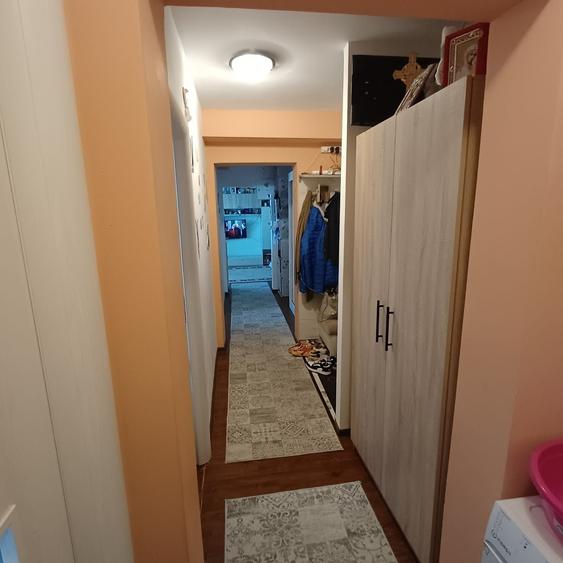 Apartament cu 4 camere semidecomandat în Hărmanului