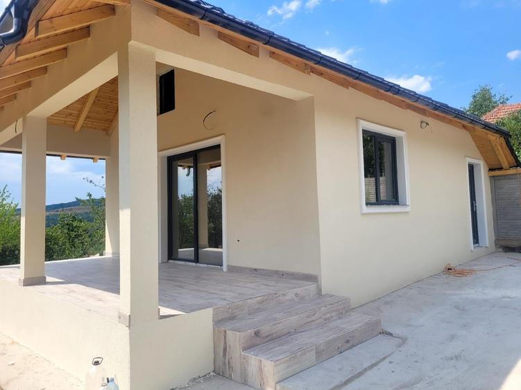 Casă cu 3 camere în Malovăț