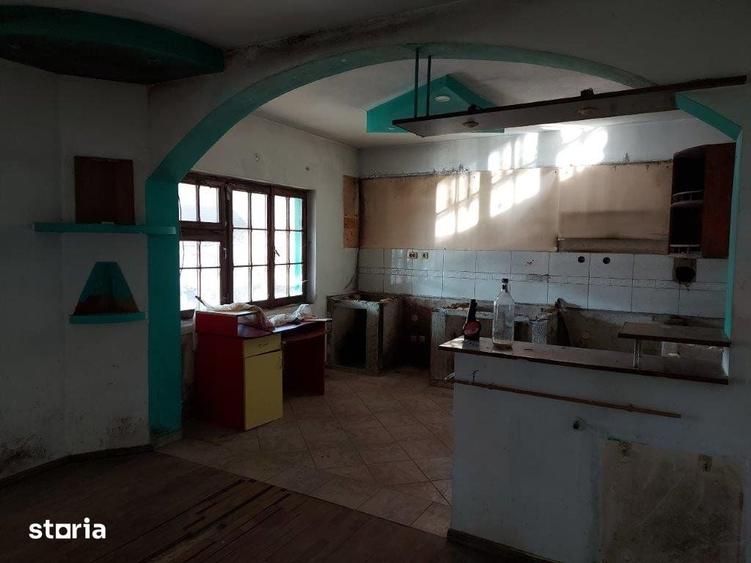 Casă cu 5 camere cu Teren 1380 Mp în Costești