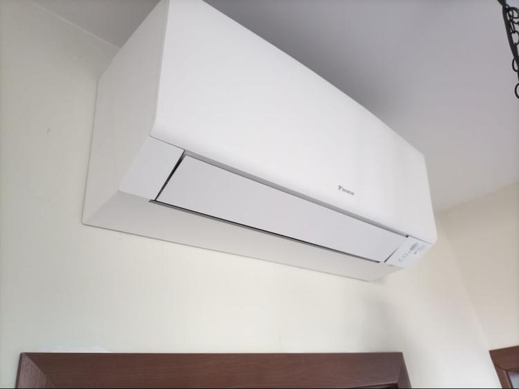 Apartament cu 3 camere decomandat în Europa
