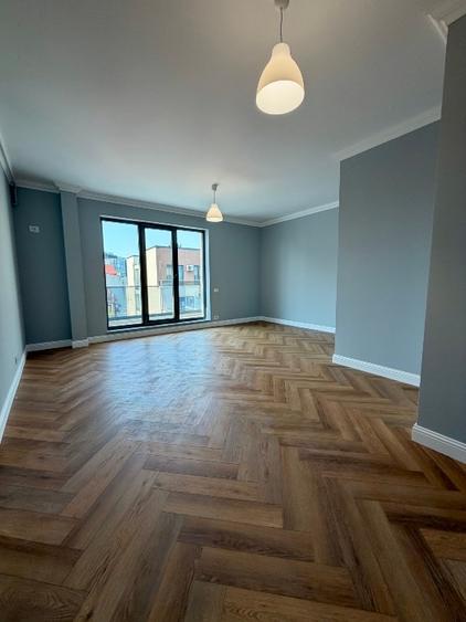 Apartament cu 3 camere decomandat în Aviației