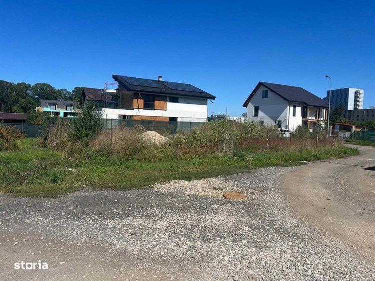 Teren de 400 mp, în Tractorul