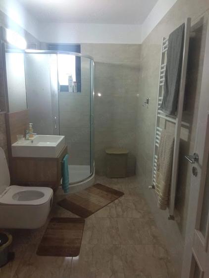 Apartament cu 2 camere decomandat în Schei