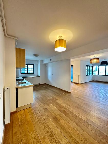 Apartament cu 3 camere decomandat în Barbu Văcărescu