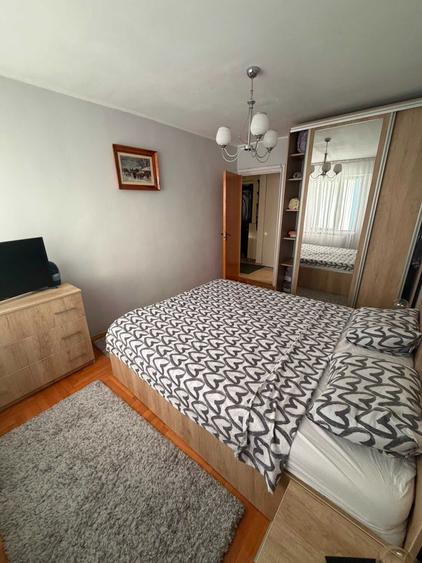Apartament cu 2 camere decomandat în Pajura