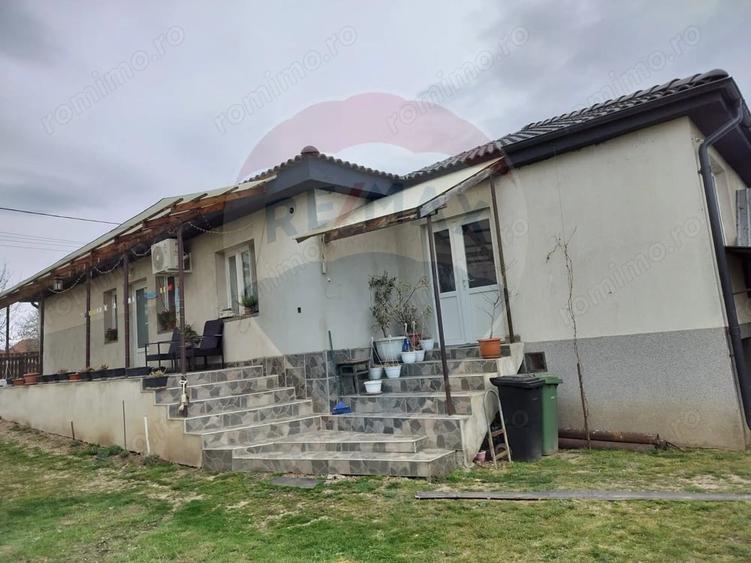 Casă cu 5 camere cu Teren 950 Mp în Biharia