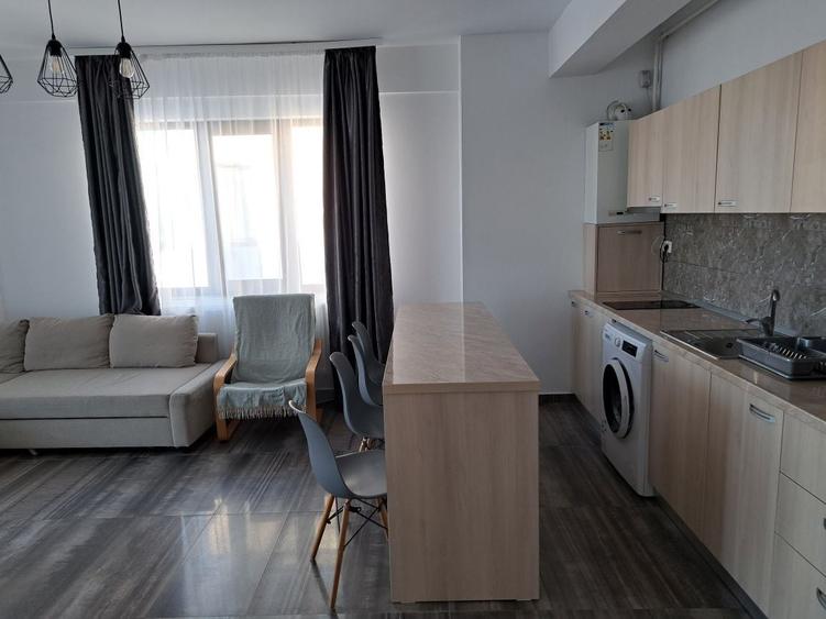 Apartament cu 3 camere semidecomandat în Central