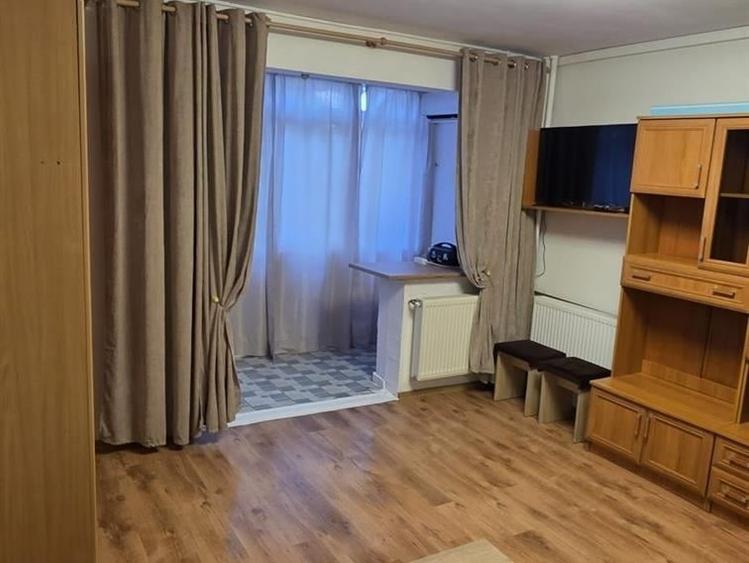 Garsonieră semidecomandată în Titan