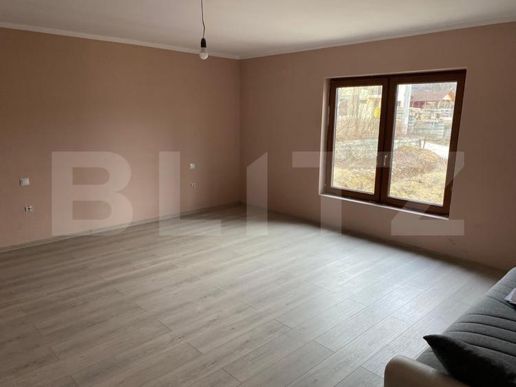 Casă individuală cu 5 camere cu Teren 7100 Mp în Exterior Nord
