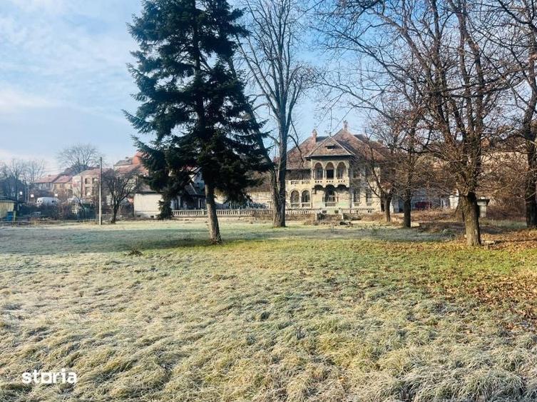 Casă cu Teren 5270 Mp în Central
