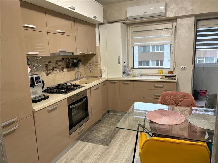 Apartament cu 3 camere decomandat în Nord
