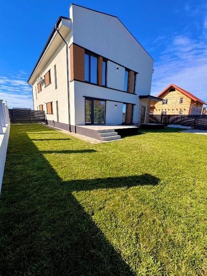 Duplex cu 4 camere cu Canalizare în Domnești