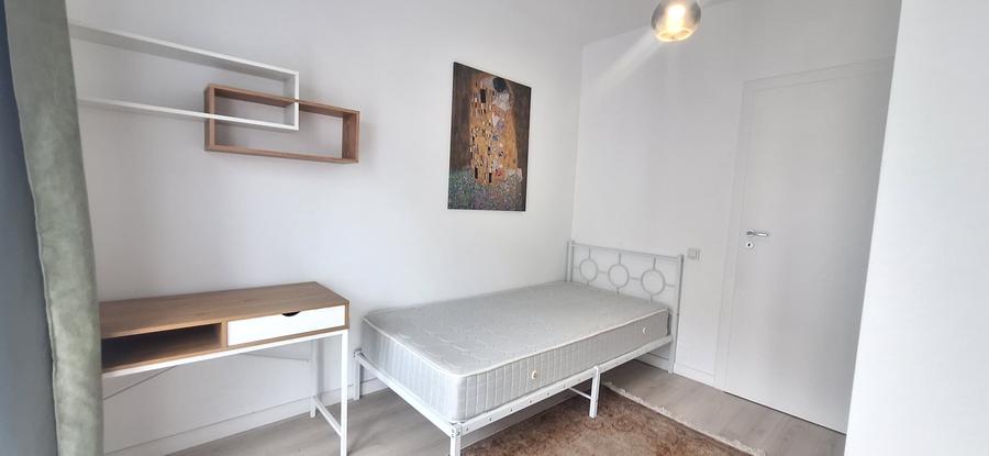 Apartament cu 3 camere semidecomandat în Florești