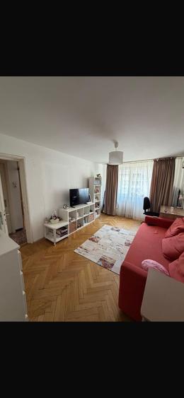 Apartament cu 2 camere semidecomandat în Colentina