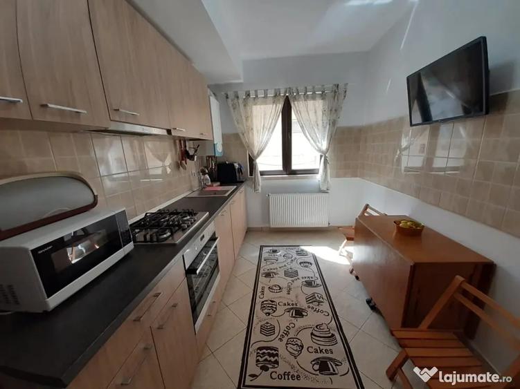 Apartament cu 3 camere semidecomandat în Central