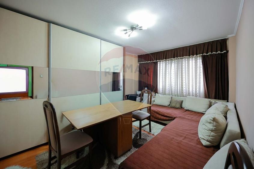 Apartament cu 4 camere decomandat în Rogerius
