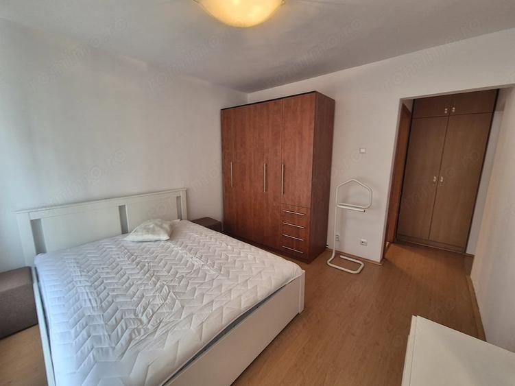 Apartament cu 3 camere semidecomandat în Centrul Civic
