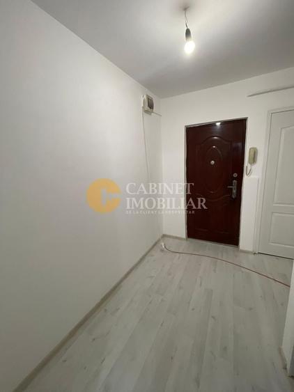 Apartament cu 3 camere decomandat în Tomești
