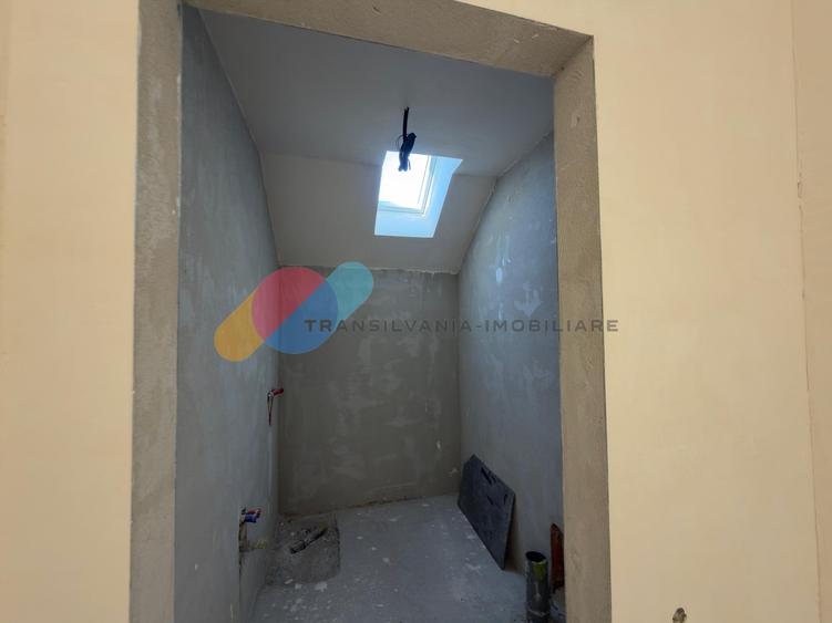 Casă individuală cu 4 camere cu Canalizare în Tureni