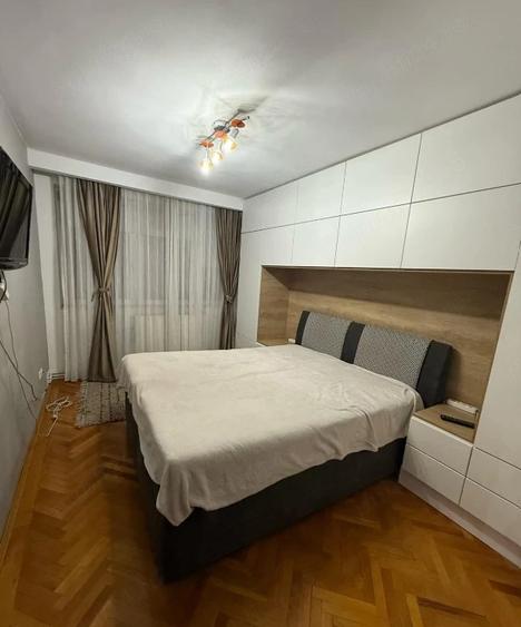 Apartament cu 3 camere decomandat în Exterior Vest