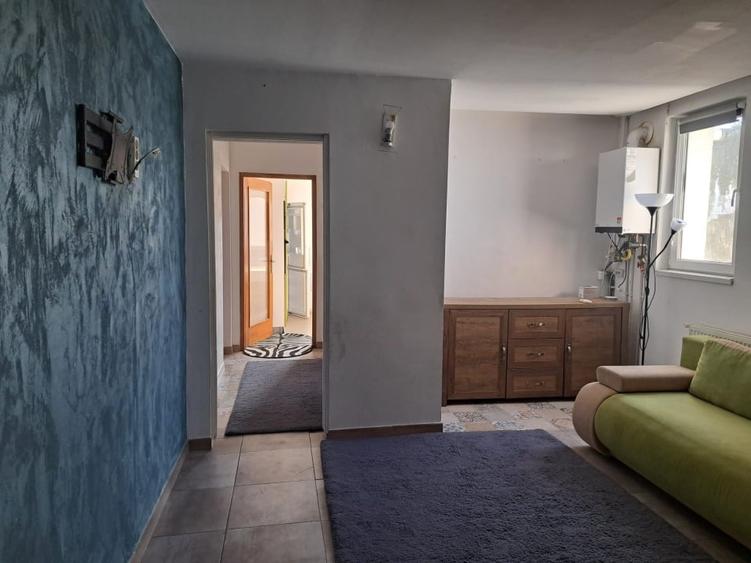 Apartament cu 4 camere decomandat, mobilat în Dâmbu Pietros