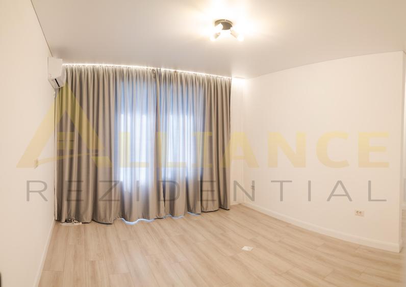 Penthouse cu 3 camere decomandat în Apărătorii Patriei