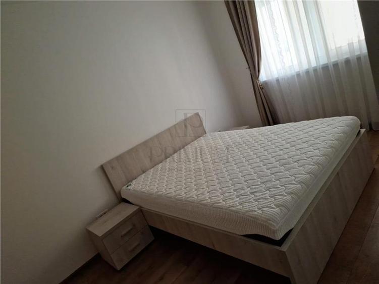 Apartament cu 3 camere decomandat, mobilat în Dumbrăvița