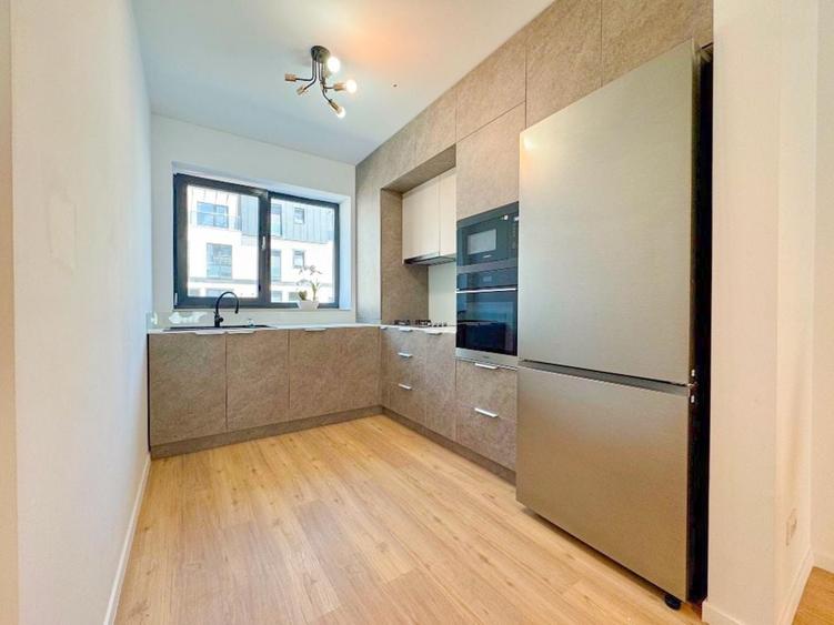 Apartament cu 4 camere decomandat, mobilat în Central