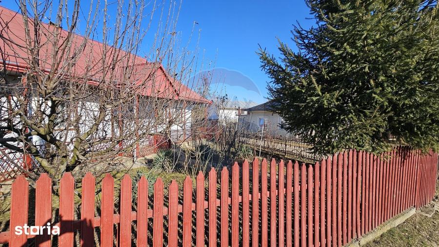 Casă cu 3 camere cu Teren 4900 Mp în Central