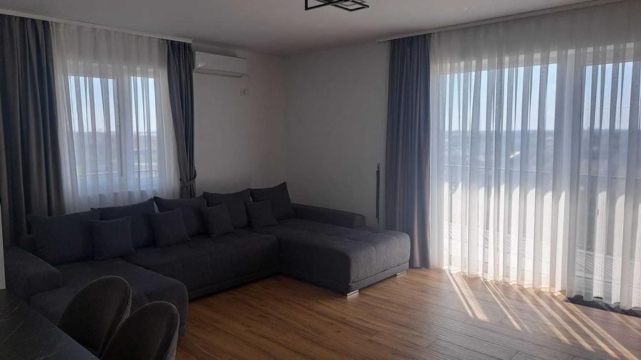 Apartament cu 3 camere decomandat în Exterior Vest