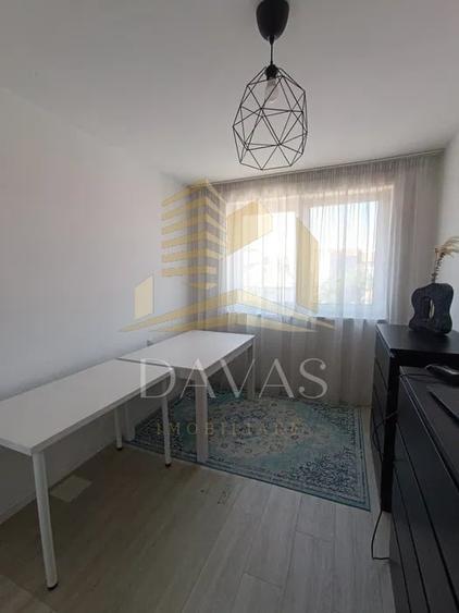 Apartament cu 3 camere semidecomandat, mobilat în Semicentral