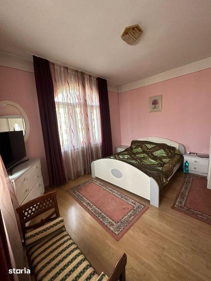 Casă cu 7 camere cu Teren 1200 Mp în Sânmartin