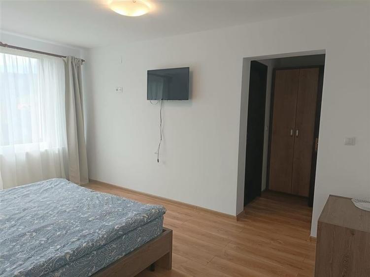 Casă individuală cu 11 camere cu Teren 1300 Mp în Bran